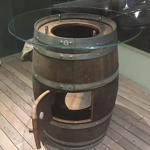 חבית יין עם משטח זכוכית